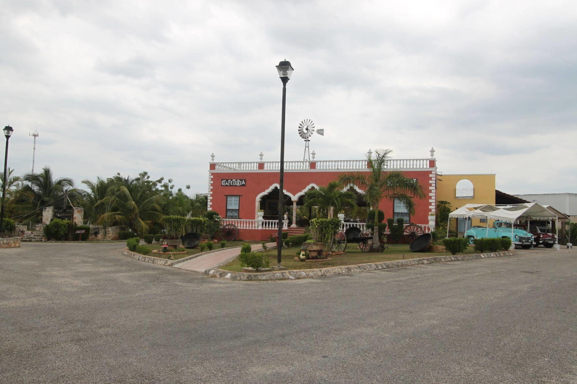 Hotel Hacienda Sanchez Valladolid  Exteriör bild