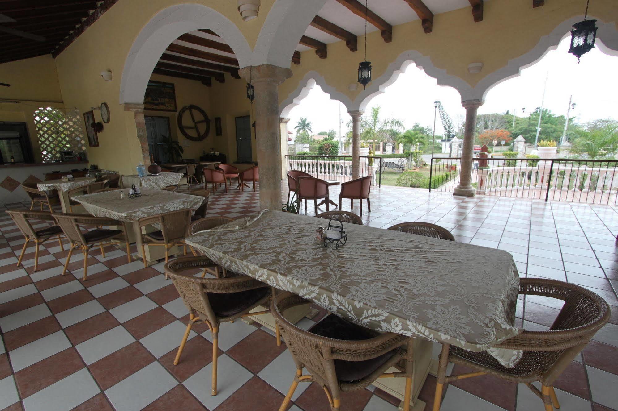 Hotel Hacienda Sanchez Valladolid  Exteriör bild